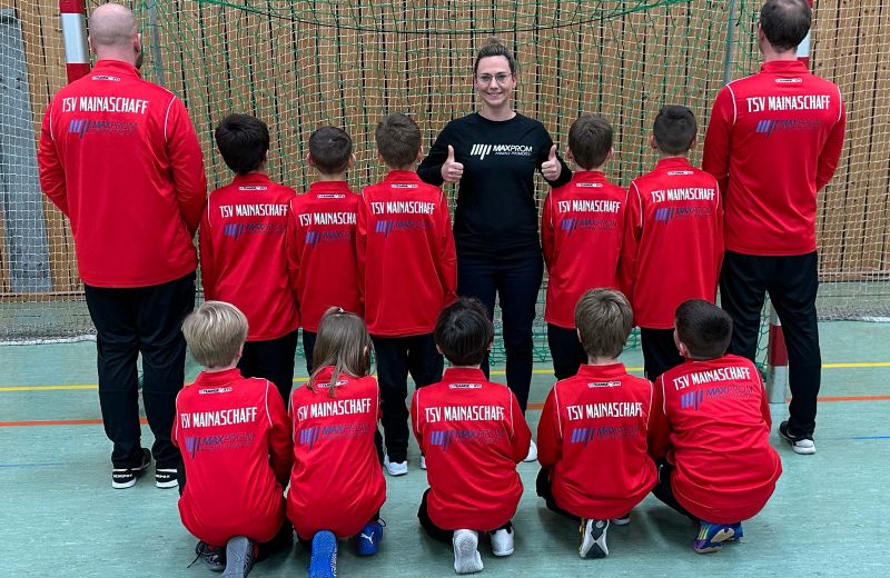 MAXprom - MAXprom ist Sponsor für Trainingsanzüge für Jugendfußballer des TSV Mainaschaff