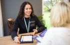 MAXprom - Mit Highspeed fürs Zuhause Geld verdienen: Frauen im Direktvertrieb