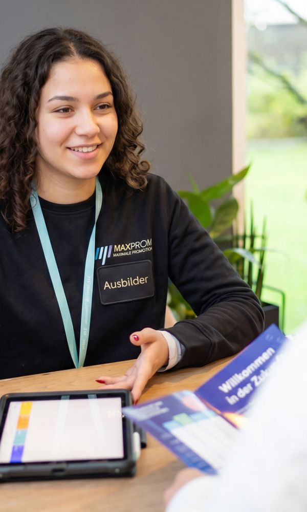 MAXprom - Mit Highspeed fürs Zuhause Geld verdienen: Frauen im Direktvertrieb